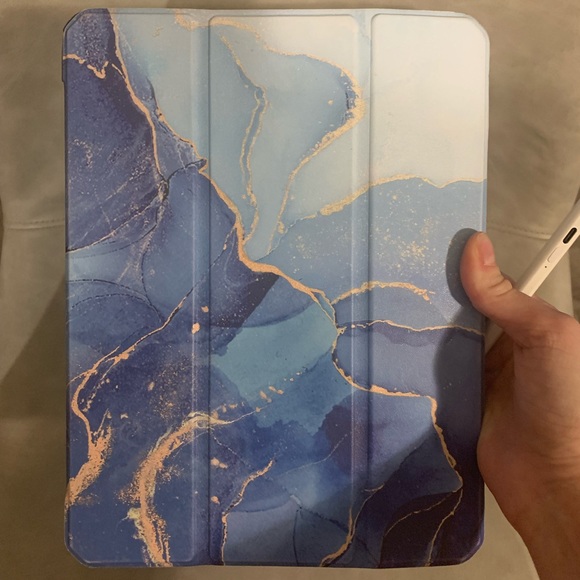 IPAD 10 USED IN GREAT CONDITION. 64GB - Picture 1 of 7